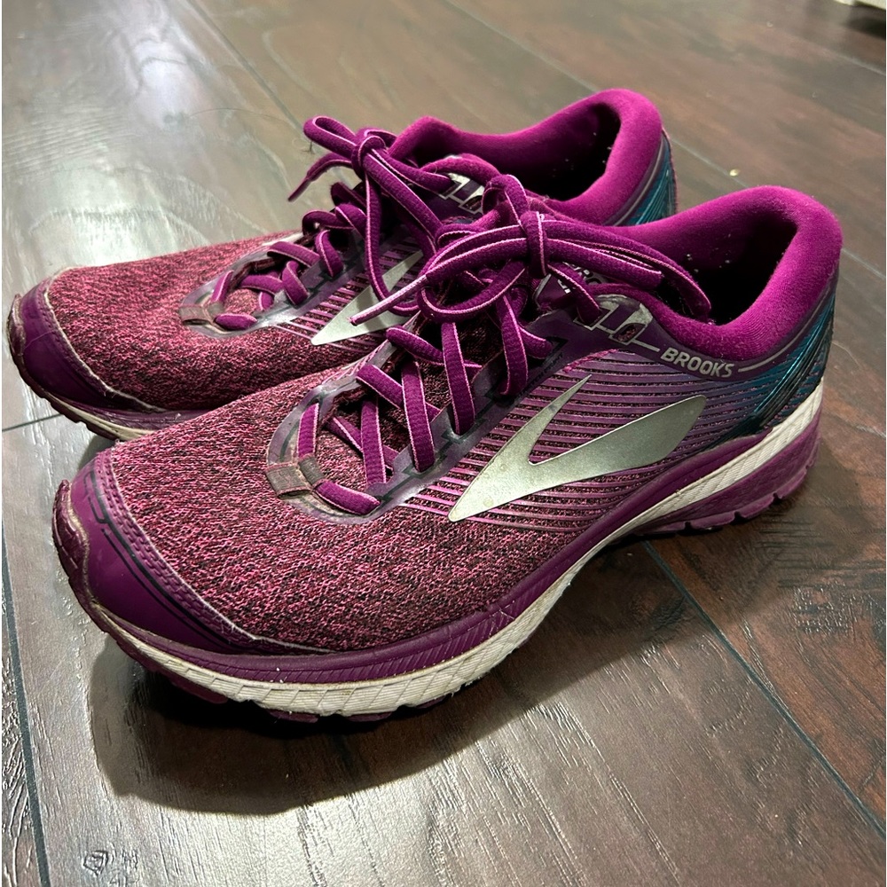 Brooks Ghost 10 women’s running shoes.